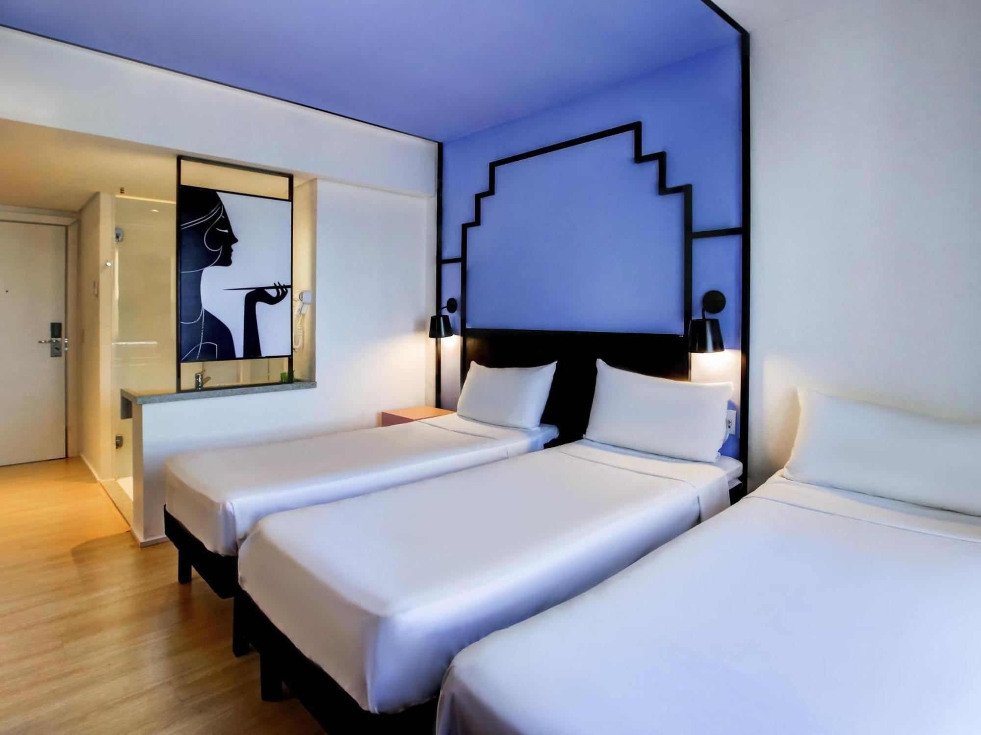 Apartment with Three Single Beds,1739509402:JPEG